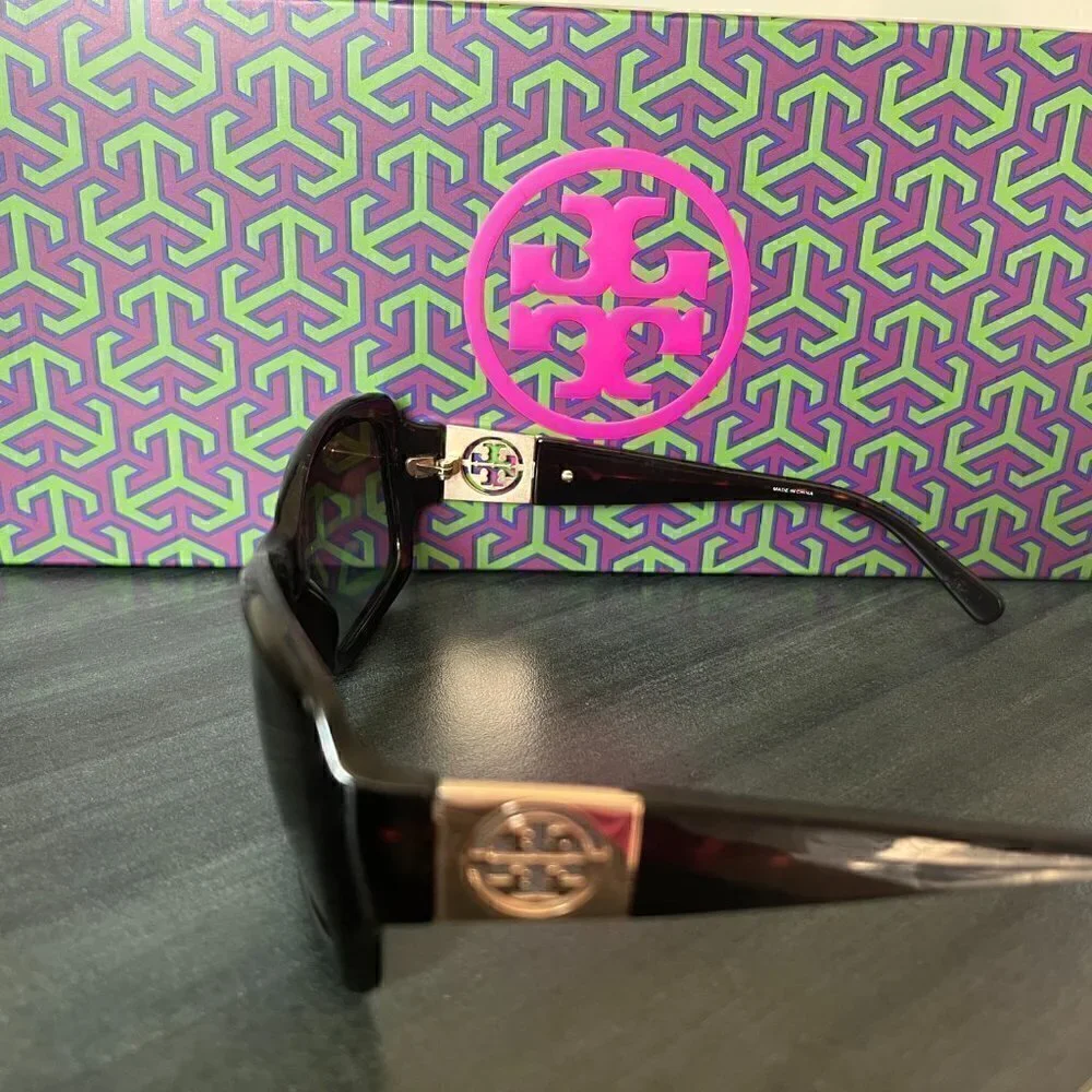 Tory Burch Sunglasses Frames in EUC Slight Cat Eye Tortoise Shell